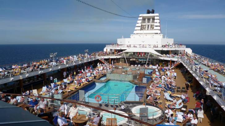 crowded cruise ship pool