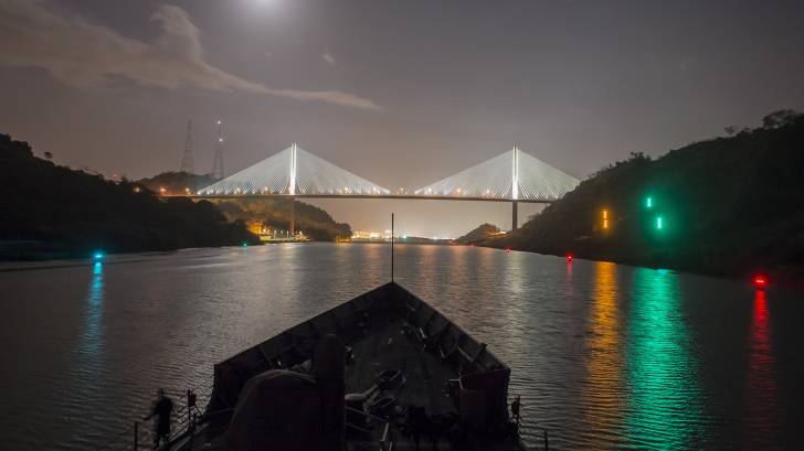 pananma canal at night 