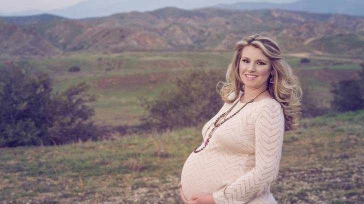 pregant women in the field new mountains