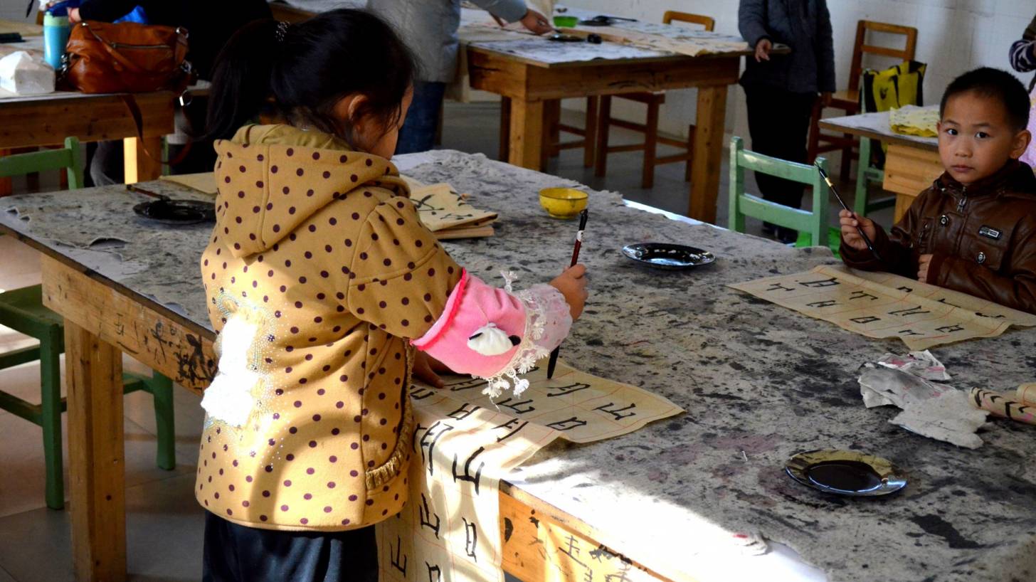 chinese students learning calligraphy